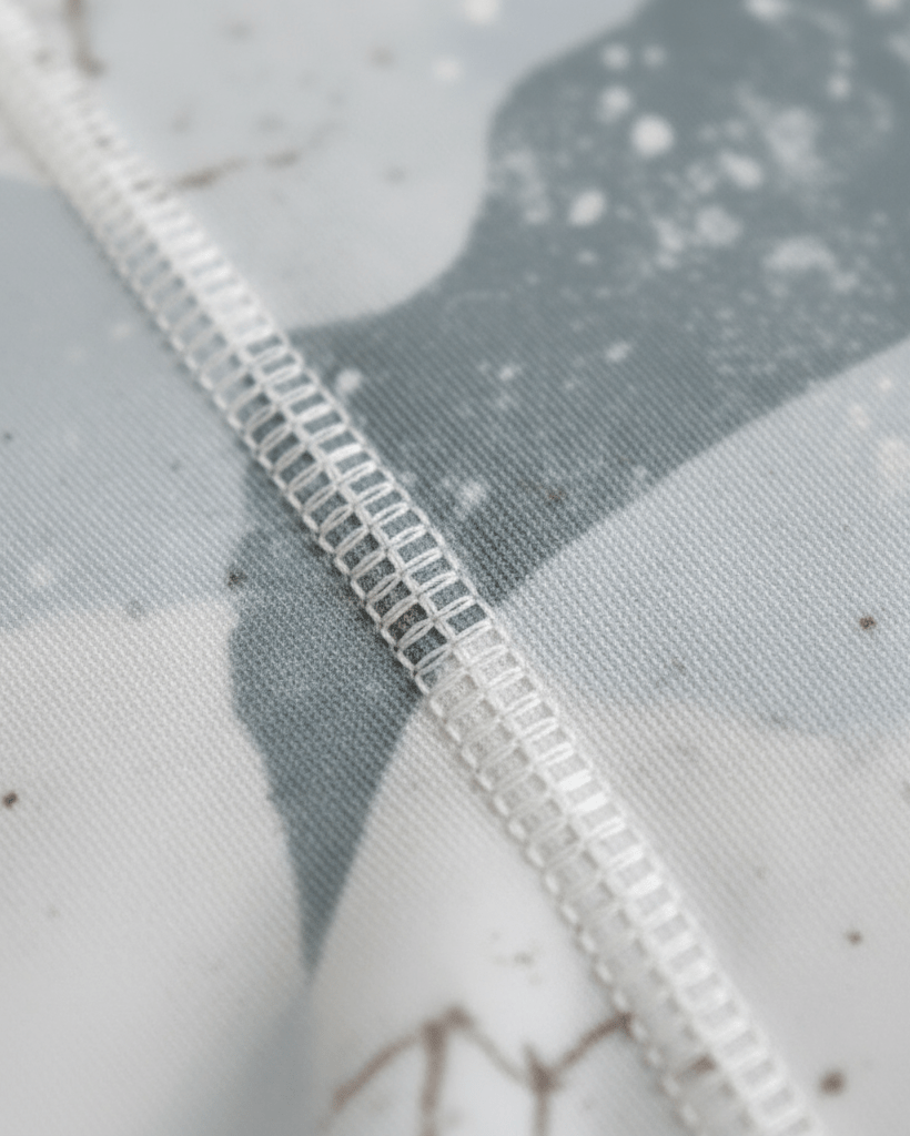 SNOW CAMOUFLAGE by Riffhaus - Functional Women's Yoga Leggings With Pockets - Aurora Frozen Riff